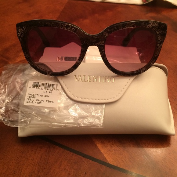 NWT Valentino Sunglasses display picture 1