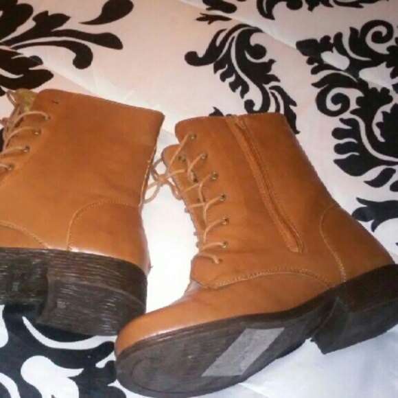Chestnut colored combat boots - Picture 3 of 4
