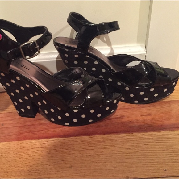 Cute wedges!⚫️⚪️