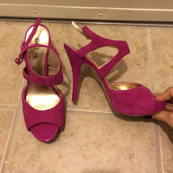 NWOT Guess fuschia sandal heels size 8
