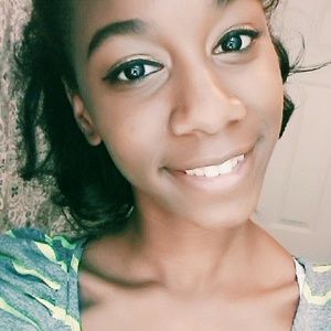 Meet your Posher, Kira