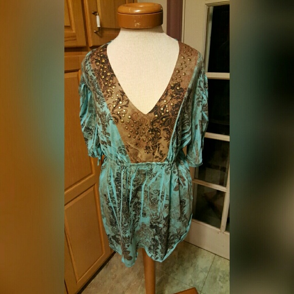 SOLD.  Cato Size 22/24W Top