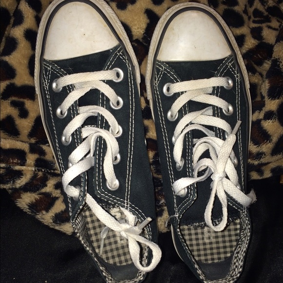 Black low top converse !💜