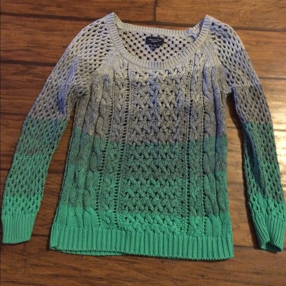 American Eagle Sweater