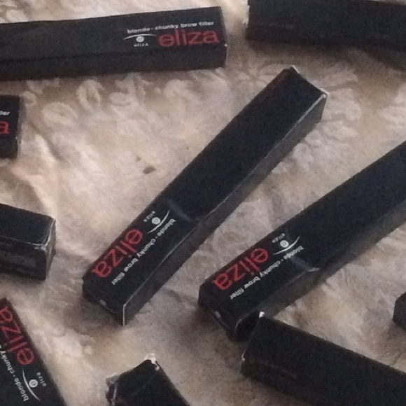 Eliza chunky brow filler color blonde
