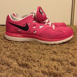 Pink nike dual fusion