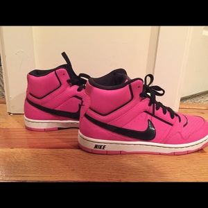 Pink Nike Prestige!💗