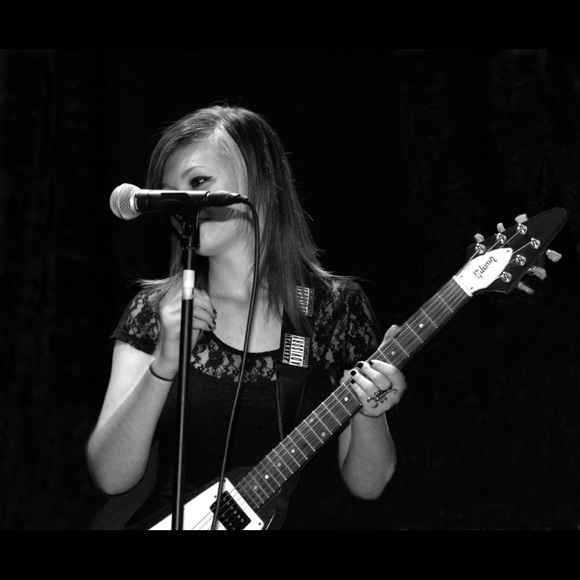 Meet your Posher, Jessica - Picture 2 of 4