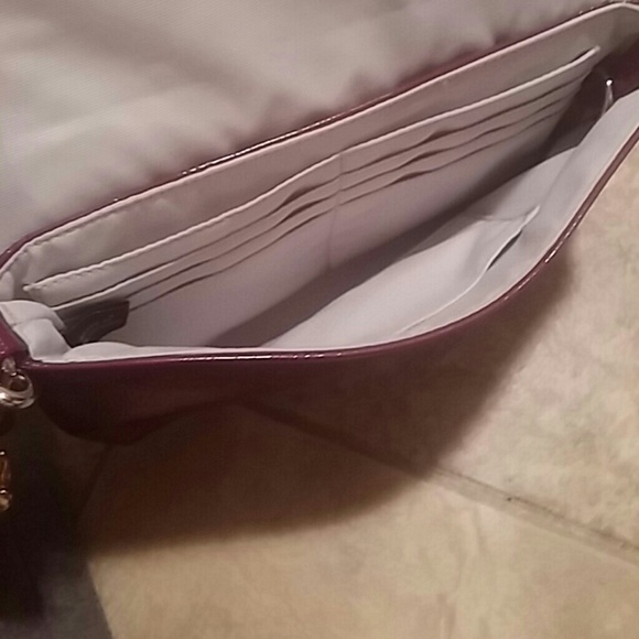 COACH Patent Magenta Wristlet Wallet EUC! - Picture 4 of 4