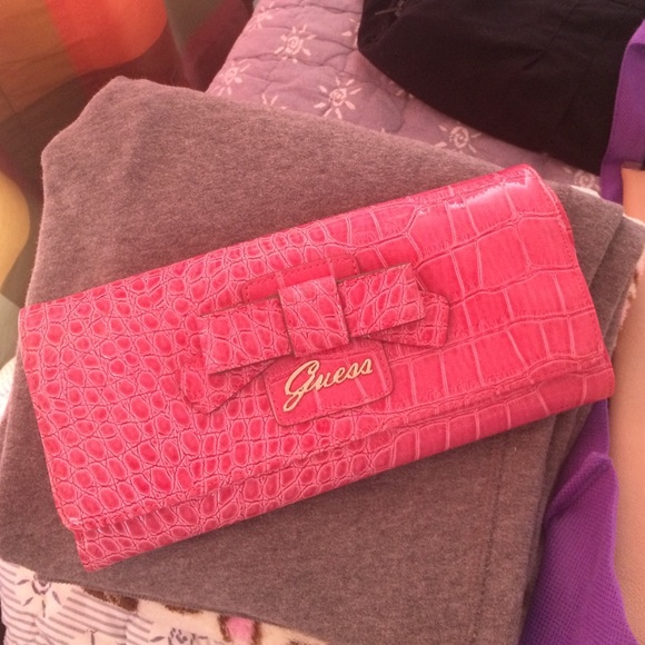 guess pink clutch