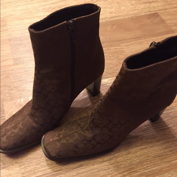 AUTH COACH BOOTIES