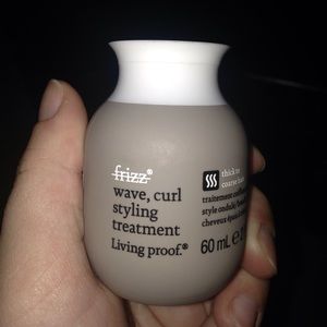 Living proof no frizz styling treatment