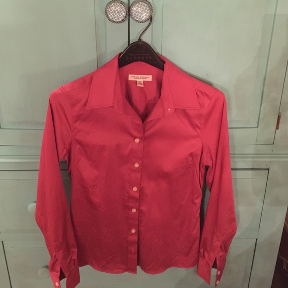 WORK IT ๐๐๐ . Beautiful button down. Soft ๐ - Picture 2 of 4