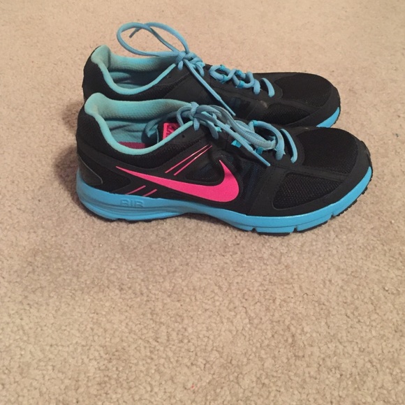 Nike Tennis Shoes