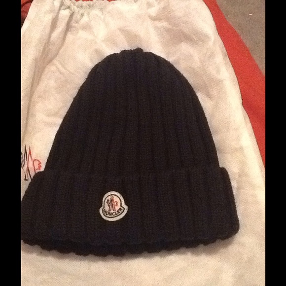 Moncler hat