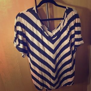 Chevron tee