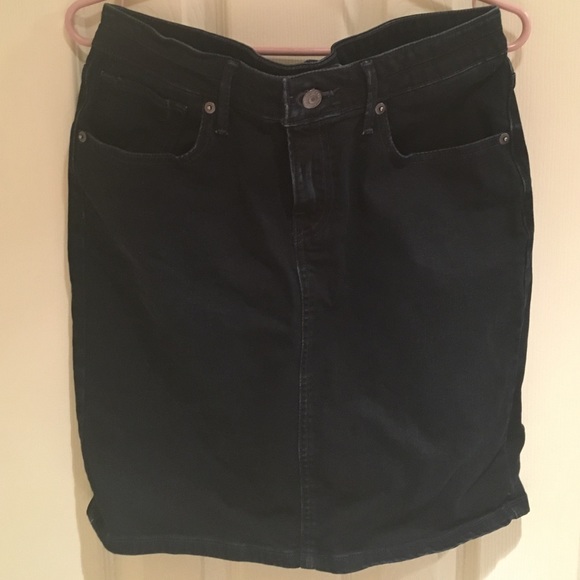 Black denim skirt.