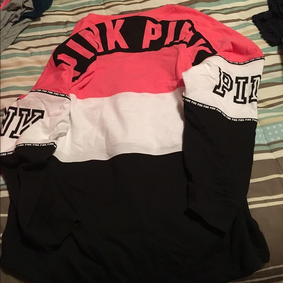 Tops - pink baggy crew brand new