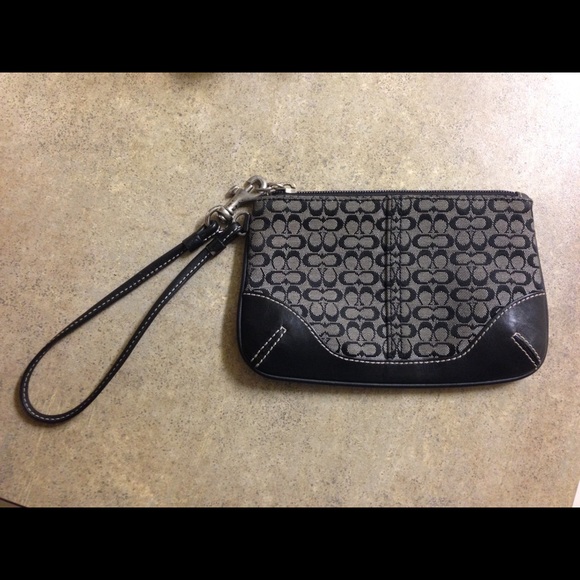 Coach Handbags - Coach wristlet