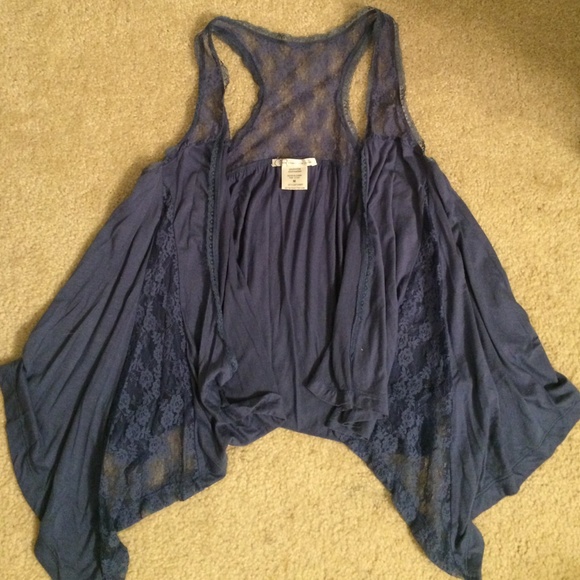 Sleeveless flowly cardigan with lace panels - Picture 1 of 3