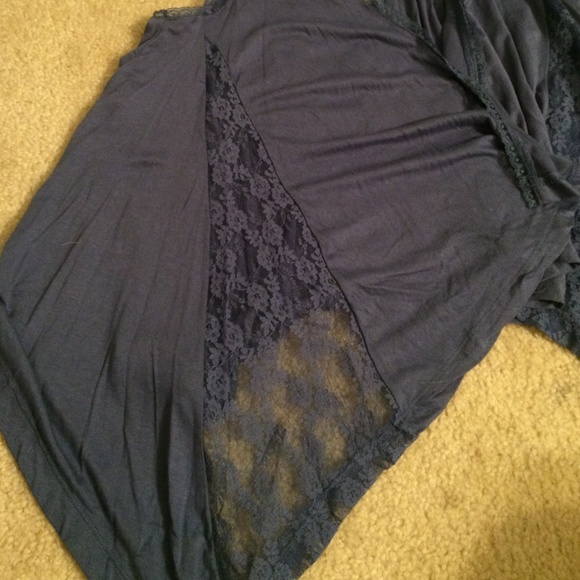 Sleeveless flowly cardigan with lace panels - Picture 3 of 3