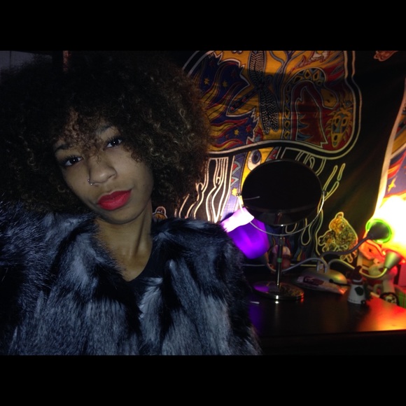 ✨Meet your Posher✨ - Picture 2 of 3