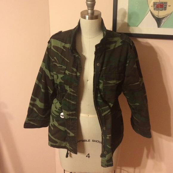 Cropped camo jacket