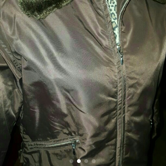 Brown puffer Jacket Removable fur - Picture 2 of 4