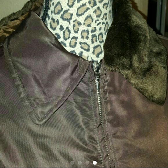 Brown puffer Jacket Removable fur - Picture 4 of 4