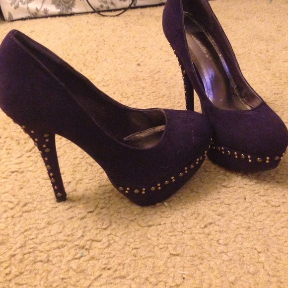 Purple studded shoe