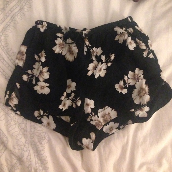 Black brandy mellville shorts w/ white flowers