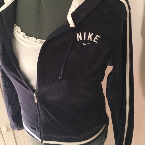Blue Nike zip up with white inner hood - Picture 2 of 3