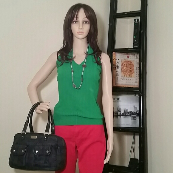 Beautiful emerald green top - Picture 1 of 3