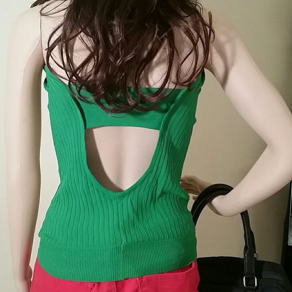 Beautiful emerald green top - Picture 2 of 3