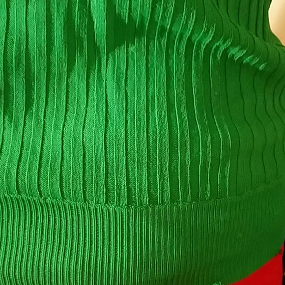 Beautiful emerald green top - Picture 3 of 3