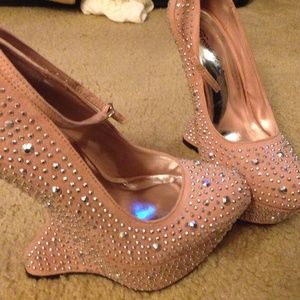 Pink studded heedless pump
