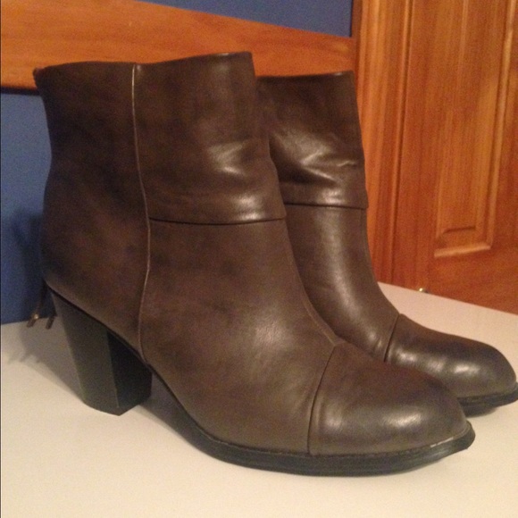 Dooballo Shoes - Dooballo Marci Ankle Bootie Size 11