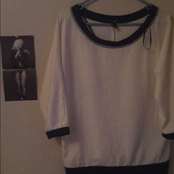 Nwot Never worn sweater - Picture 1 of 3