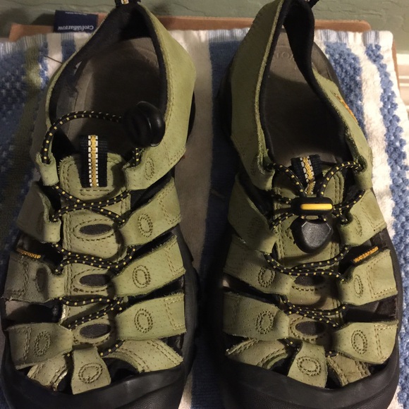 KEEN  Waterproof Sandals 7.5 EUC