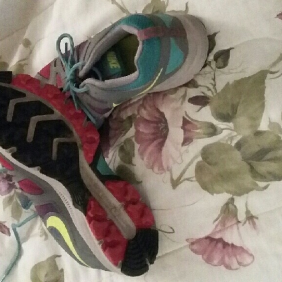 Sneakers - Picture 2 of 3