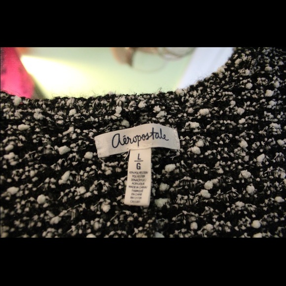 Black and White v neck sweater - Picture 4 of 4