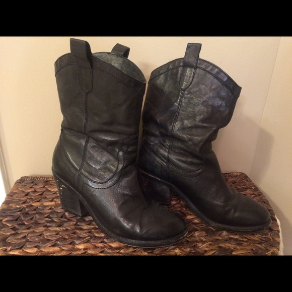 Short cowboy boots