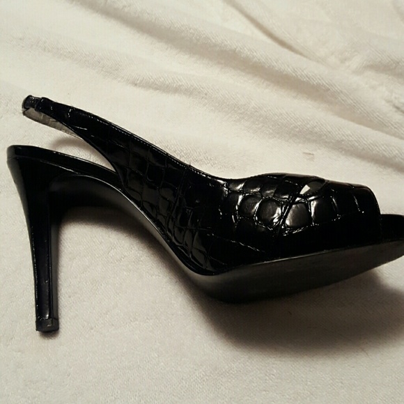 Shoes - Picture 3 of 4