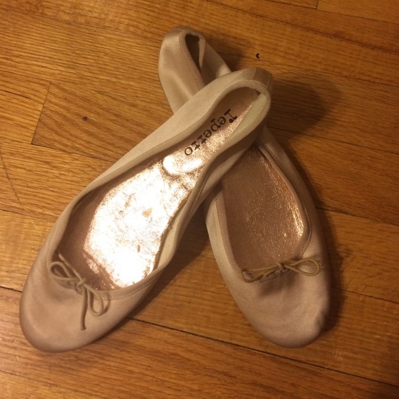 Ivory ballet flats