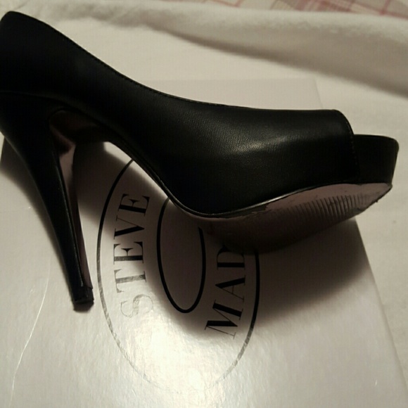 Shoes - Picture 2 of 4