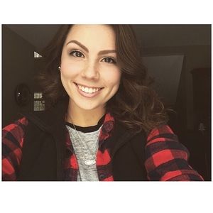 Meet your Posher, Alexis