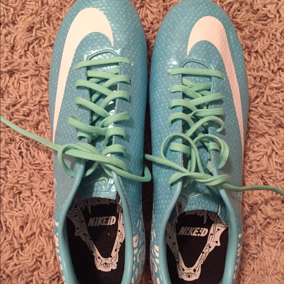 woman's soccer cleats nike