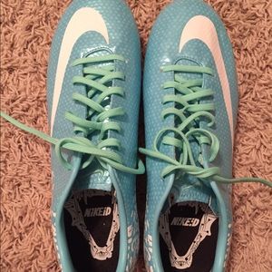 woman's soccer cleats nike