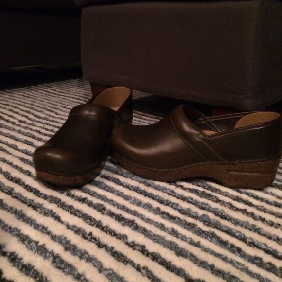 Dansko olive/brown size 39 XP clogs.