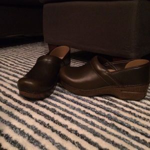 Dansko olive/brown size 39 XP clogs.